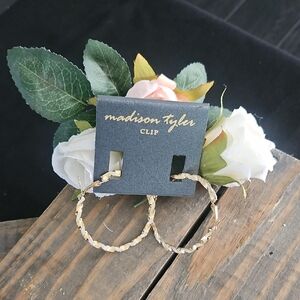 Madison Gold Hair Clip with Floral Design